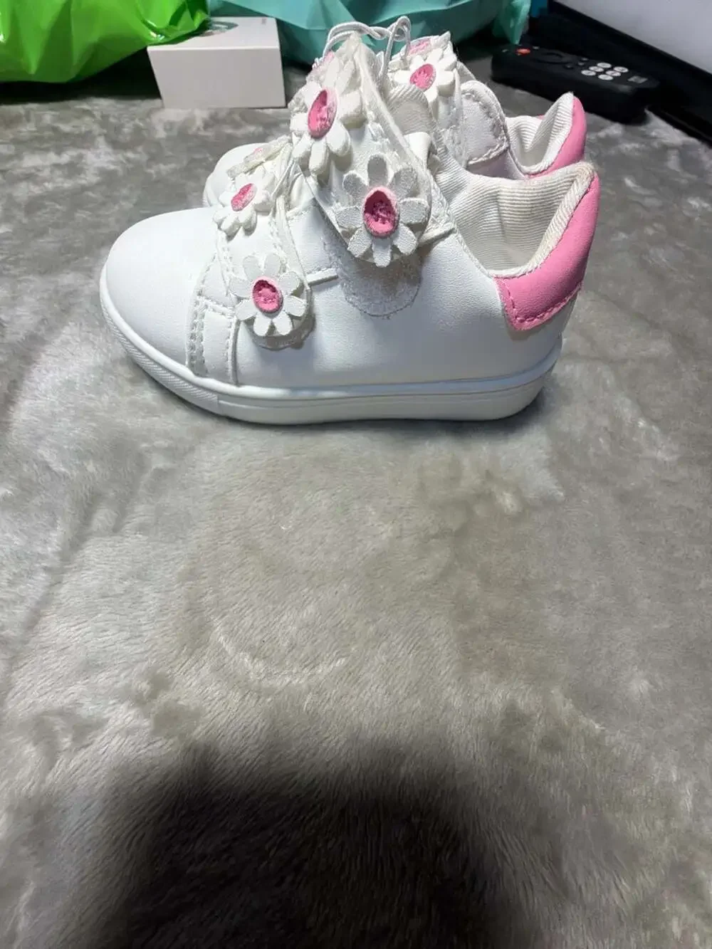 Giggles Girl White and Pink Flower Applique Hook-and-Loop Toddler Sneakers